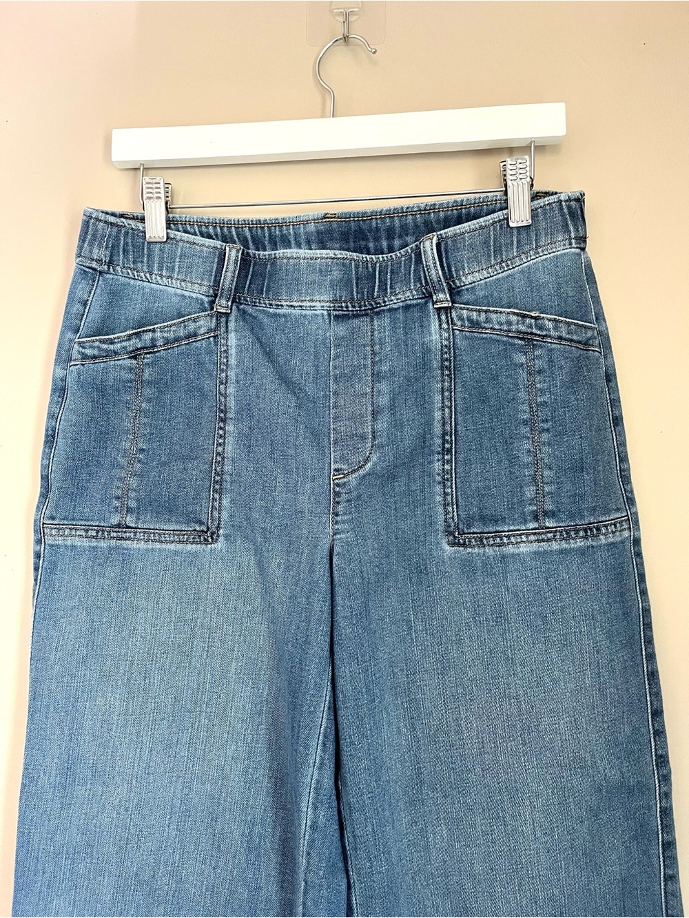 Chico's Wide leg Medium Blue Jeans with Front Patch Pockets sz 6 - Picture 2 of 8